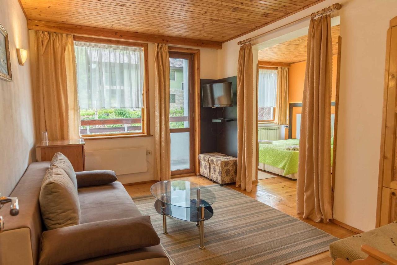 Hotel Paradise Place Kalofer Exteriör bild