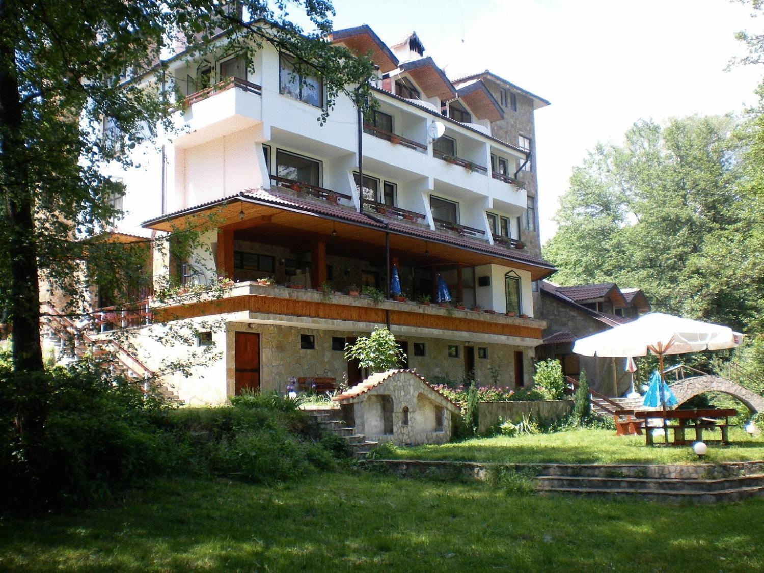Hotel Paradise Place Kalofer Exteriör bild