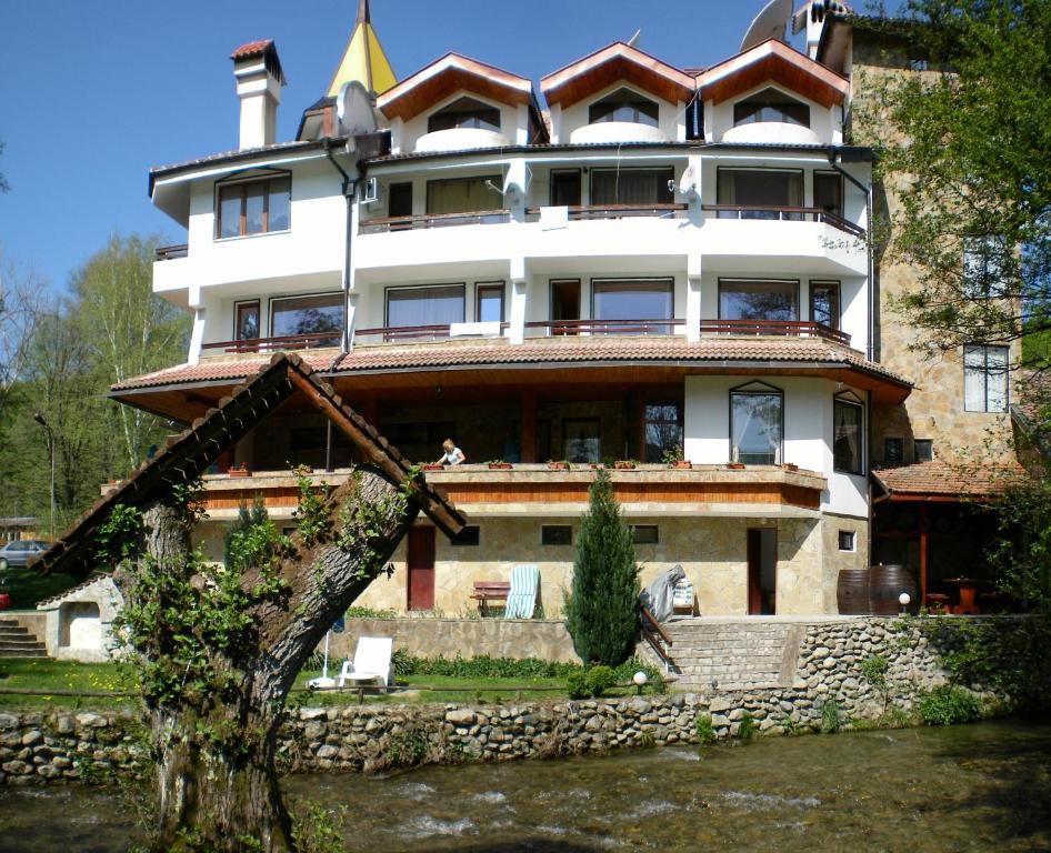 Hotel Paradise Place Kalofer Exteriör bild